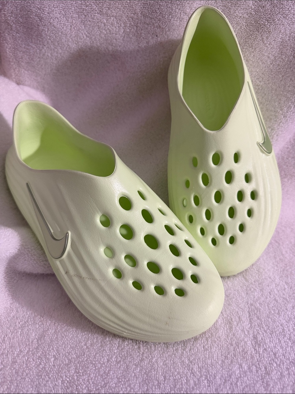 Nike Kids Lightweight Slip-On Water Shoes in Pale Lime